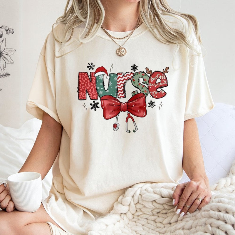 Stethoscope Red Bow Festive Graphic Tee, Christmas Nurse T-Shirt, Adorable Holiday RN Healthcare Shirt, Hospital Medical Staff Xmas Tee