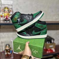 Retro High Top Golf Shoes, Black Green Colorway, Lace Up Design, Casual Gift for Shoe Lovers
