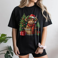 Santa Hat Baby Cow T-Shirt, Highland Cow Christmas Shirt, Festive Farmhouse Graphic Tee, Adorable Holiday Animal Lover T-Shirt, Xmas Present