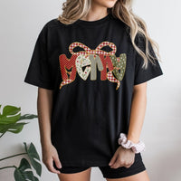 Adorable Holiday Bow Graphic Tee, Merry Christmas Coquette Bow T-Shirt, Preppy Aesthetic Xmas Shirt, Festive Christmas Tee, Present for Women
