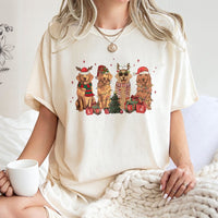 Festive Dog Mom Holiday Tee, Golden Retriever Christmas T-Shirt, Adorable Pet Lover Xmas Graphic Shirt, Golden Retriever Graphic T-Shirt