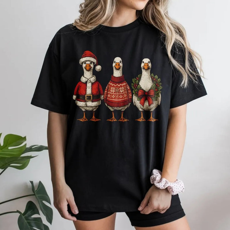 Humorous Santa Bird Graphic Tee, Christmas Goose T-Shirt, Adorable Holiday Goose Shirt, Retro Winter Animal Aesthetic T-Shirt Present for Women