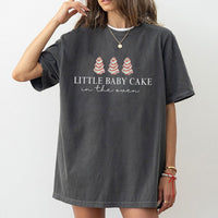 Christmas Pregnancy Reveal Shirt, Baby Cake in the Oven T-Shirt, Humorous Expecting Mom Tee, Baby Announcement Graphic Shirt, Holiday Present